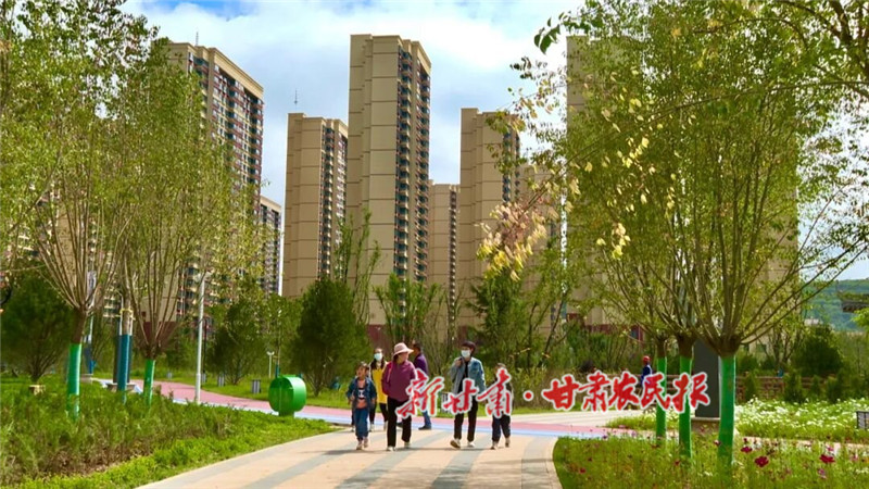 南河公园开园后吸引了大批游客纷纷前往打卡_proc.jpg