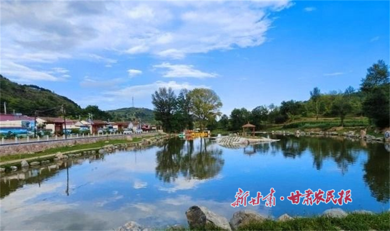 华亭市东华镇峪光村一角.jpg