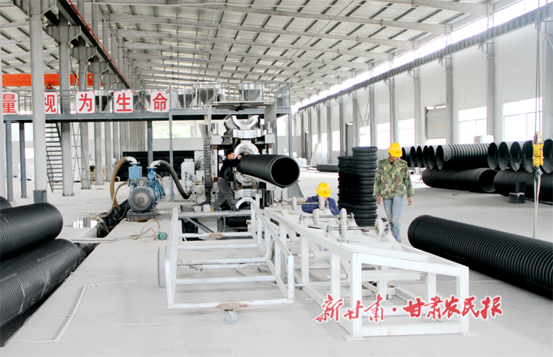 華亭不斷加快工業(yè)經(jīng)濟(jì)轉(zhuǎn)型升級.jpg