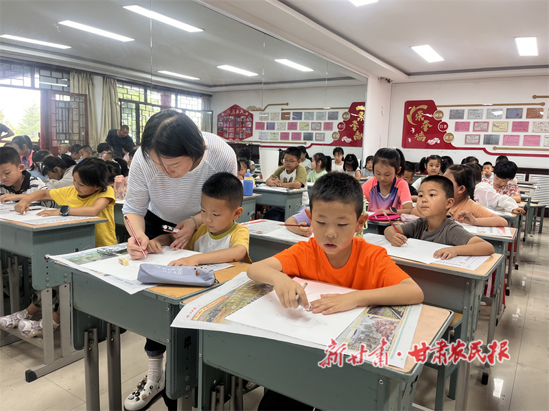 文化館暑期公益繪畫課.jpg
