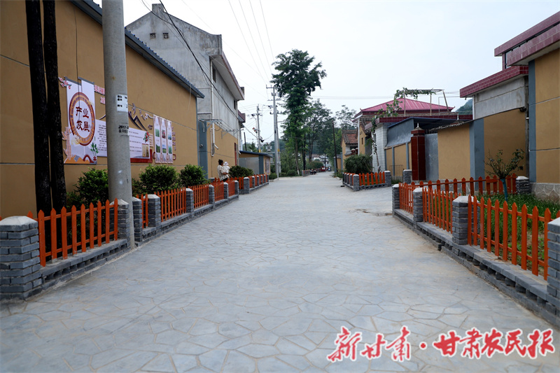 1754899321338366.jpg 1754710145356009586.jpg