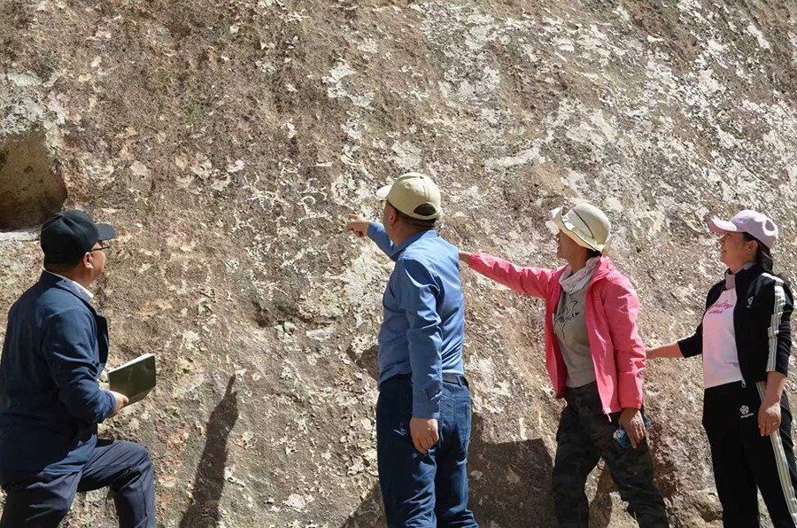 （QEY法治邊疆行配圖）用法治力量守護(hù)千(43447743)-20250908090534