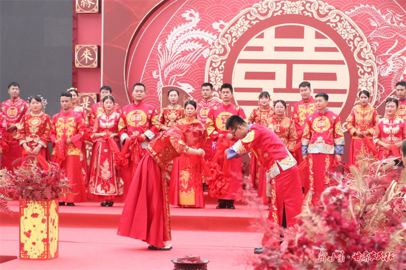 “人間桃花源 情定青木川”集體婚禮在青木川景區(qū)舉辦