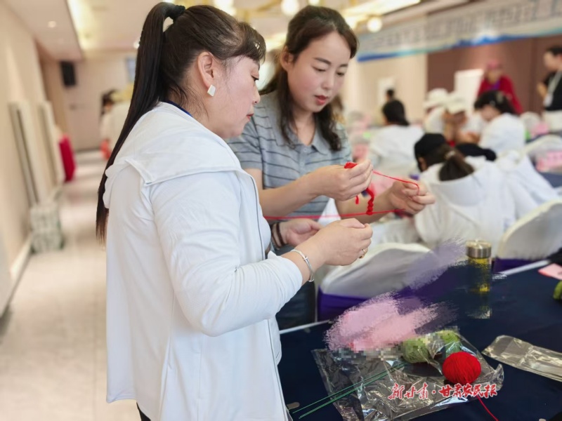巧手周東芳引領(lǐng)“指尖經(jīng)濟”