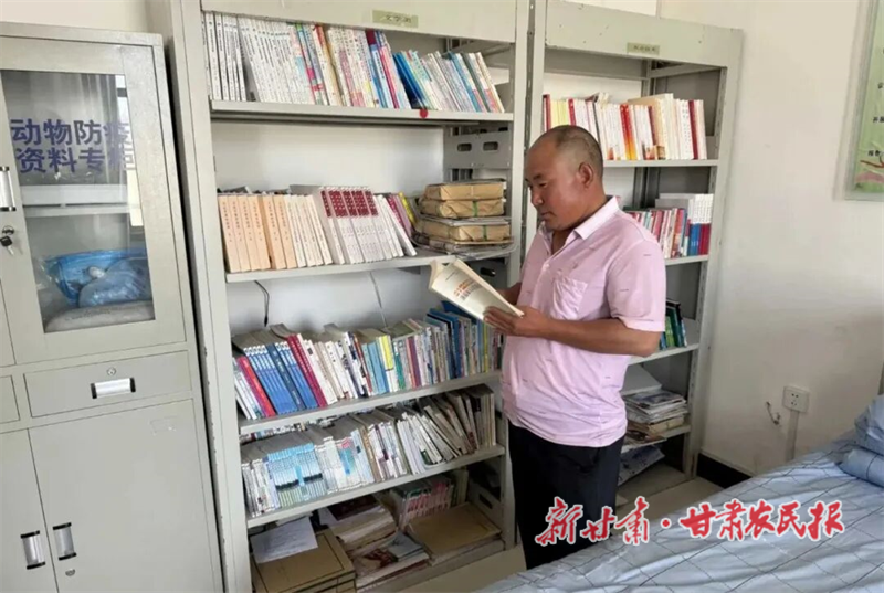 書頁載希望，書香漫鄉(xiāng)村——瓜州新華書店開展“送書下鄉(xiāng)·文化惠民”活動(dòng)